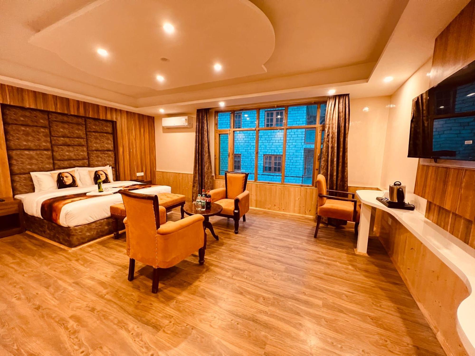 West Western Resort Manali #Neartomallroad #Gym #Lawn #Playingzone #Pooltable #Kidsfriendly #Mountainview #Tabletennis #Familyfriendly #Privateparking מראה חיצוני תמונה