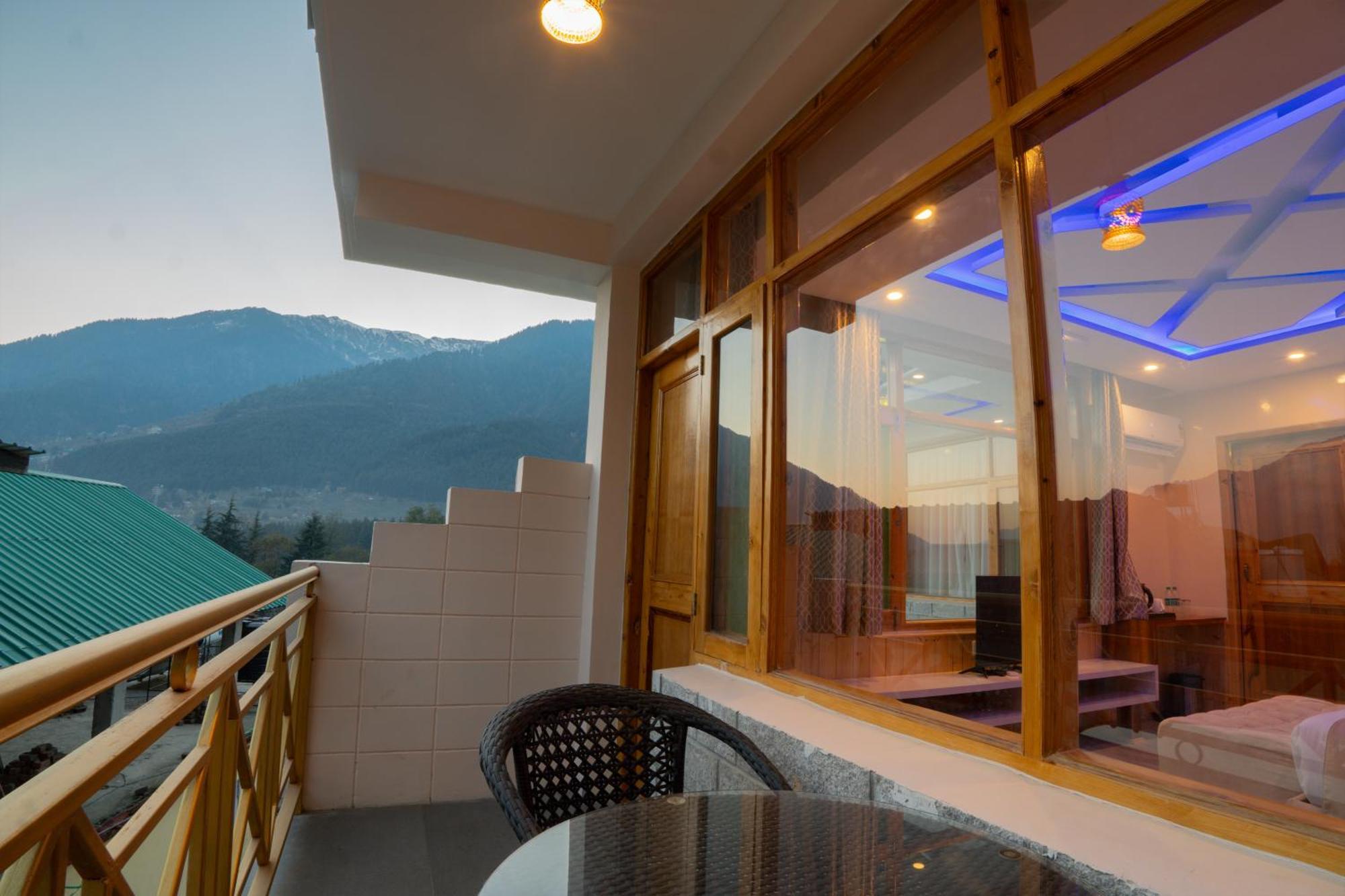 West Western Resort Manali #Neartomallroad #Gym #Lawn #Playingzone #Pooltable #Kidsfriendly #Mountainview #Tabletennis #Familyfriendly #Privateparking מראה חיצוני תמונה