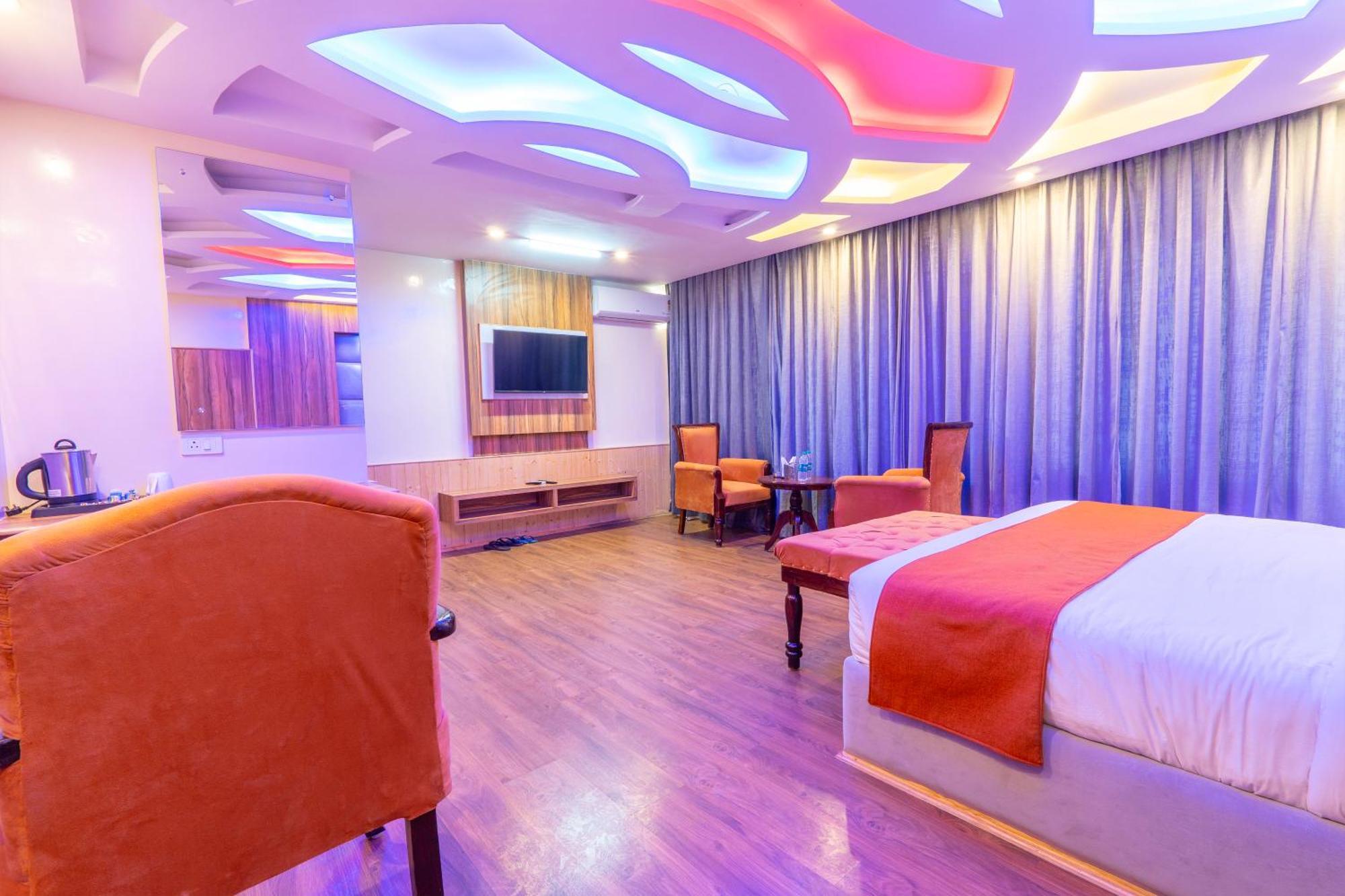 West Western Resort Manali #Neartomallroad #Gym #Lawn #Playingzone #Pooltable #Kidsfriendly #Mountainview #Tabletennis #Familyfriendly #Privateparking מראה חיצוני תמונה
