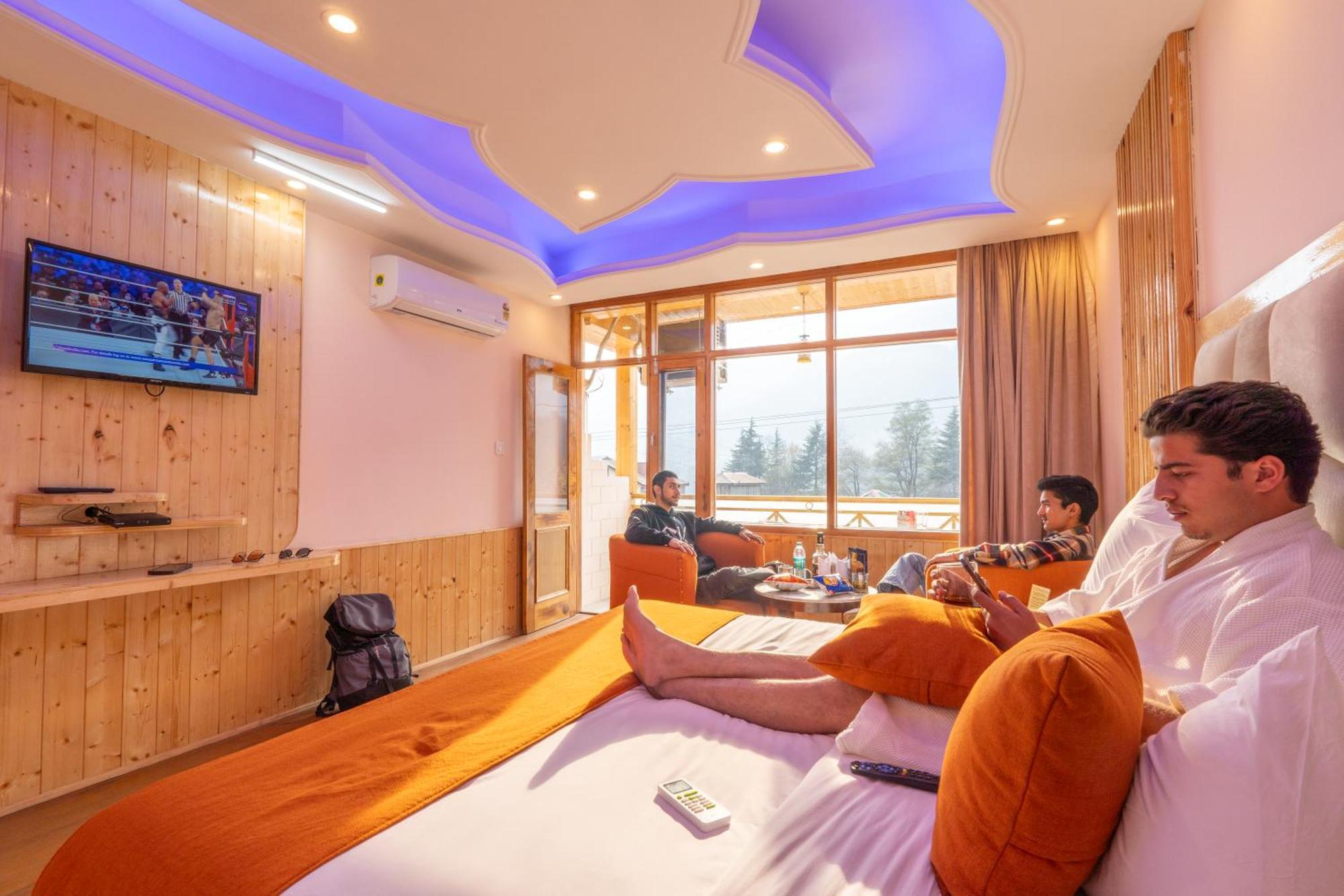 West Western Resort Manali #Neartomallroad #Gym #Lawn #Playingzone #Pooltable #Kidsfriendly #Mountainview #Tabletennis #Familyfriendly #Privateparking מראה חיצוני תמונה